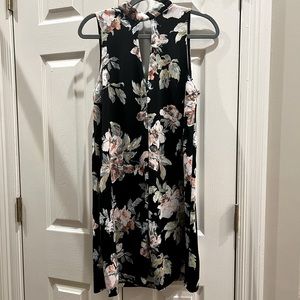 Soprano women’s large sleeveless dress.